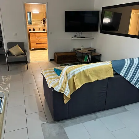 Villa Deux Spacieux Avec Jardin Et Entierement Privatif Dans Lotissement Tres Calme