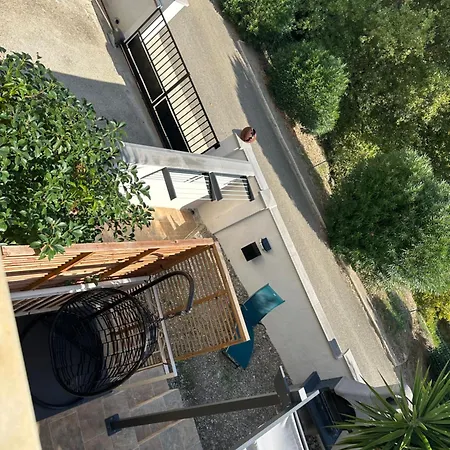 Deux Spacieux Avec Jardin Et Entierement Privatif Dans Lotissement Tres Calme