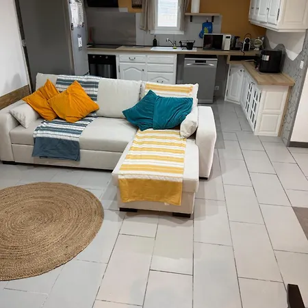 Deux Spacieux Avec Jardin Et Entierement Privatif Dans Lotissement Tres Calme