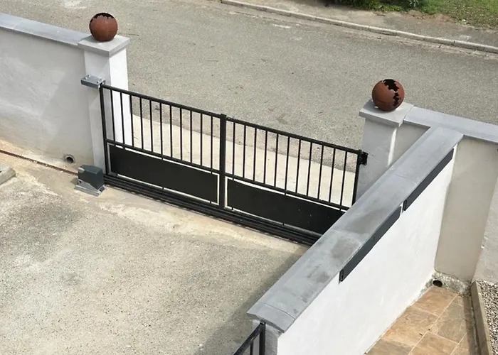 Deux Spacieux Avec Jardin Et Entierement Privatif Dans Lotissement Tres Calme 别墅 比古里亚