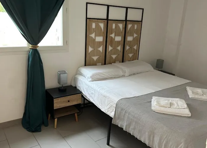 Deux Spacieux Avec Jardin Et Entierement Privatif Dans Lotissement Tres Calme