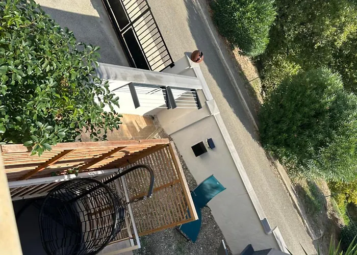 Deux Spacieux Avec Jardin Et Entierement Privatif Dans Lotissement Tres Calme