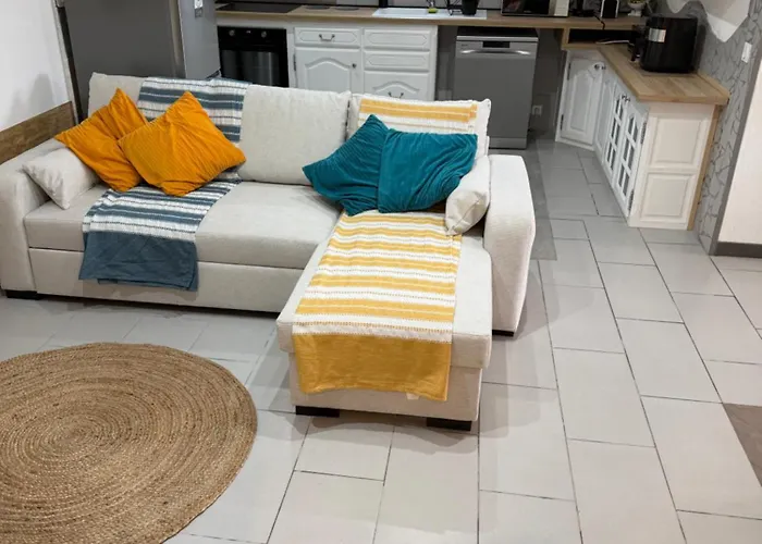 Deux Spacieux Avec Jardin Et Entierement Privatif Dans Lotissement Tres Calme